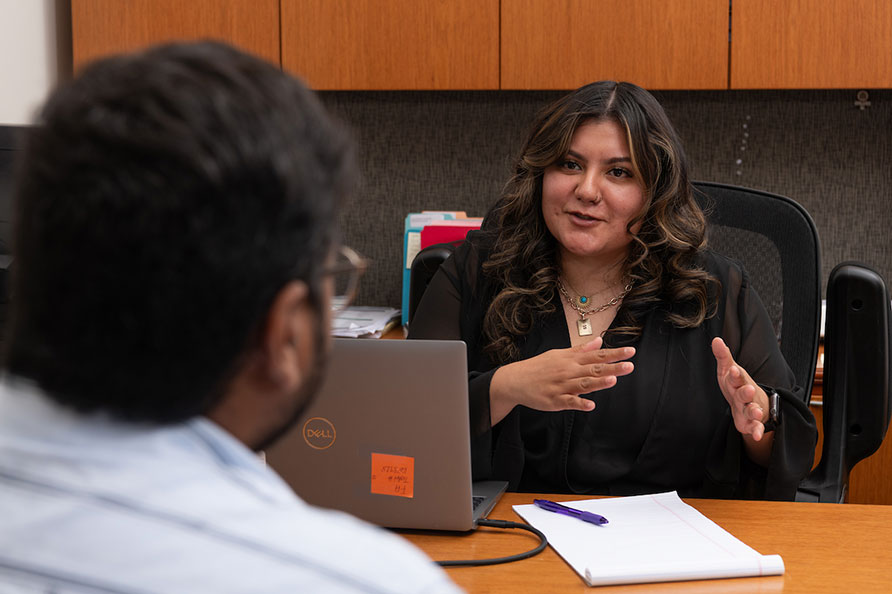 financial aid rep helping a student at her desk