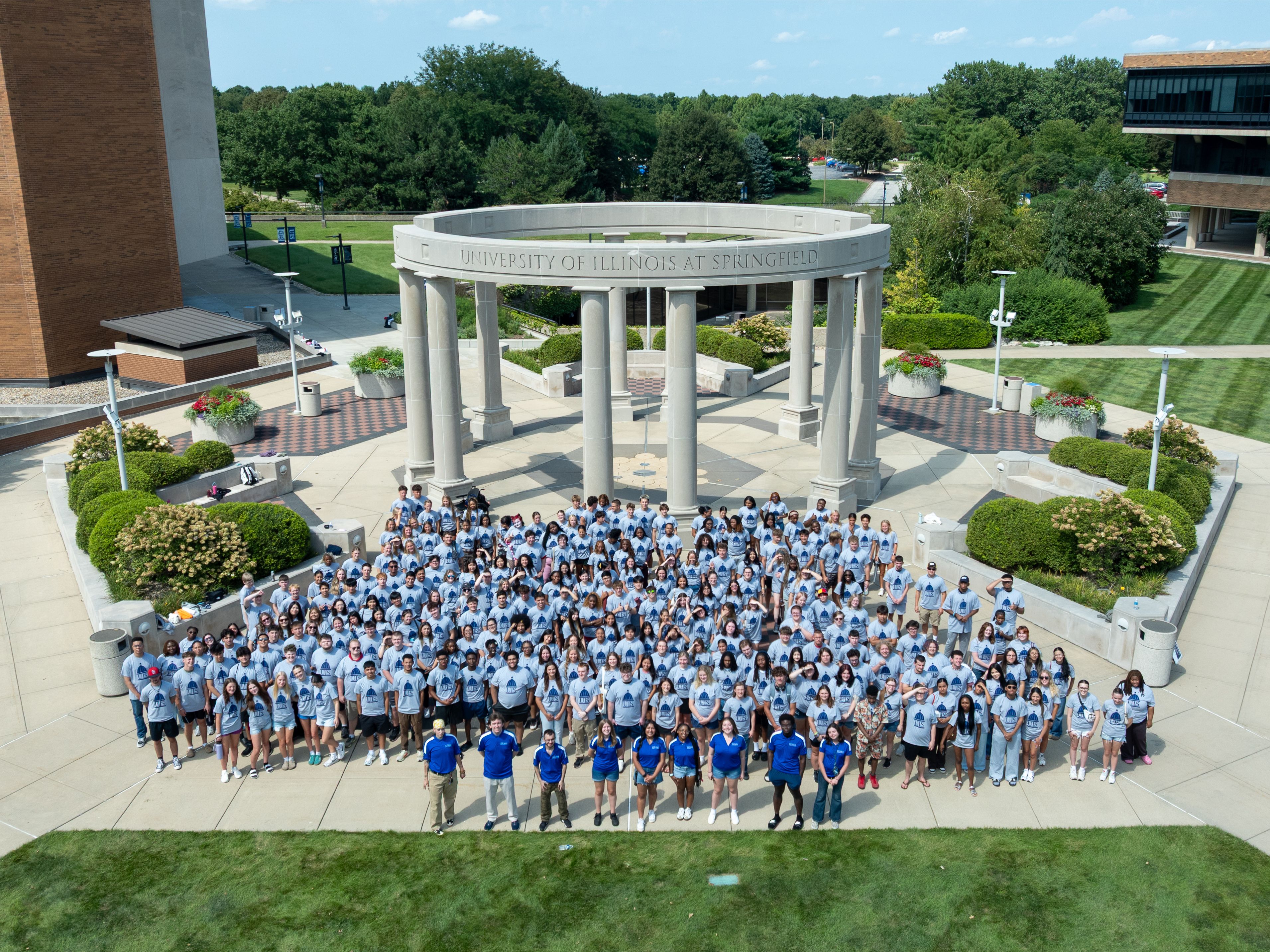 Class of 2031 in UIS shirts gathered near the colonnade outdoors.