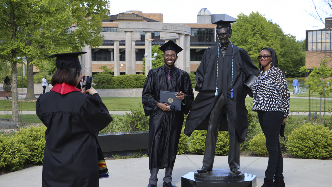 Lincoln Statue