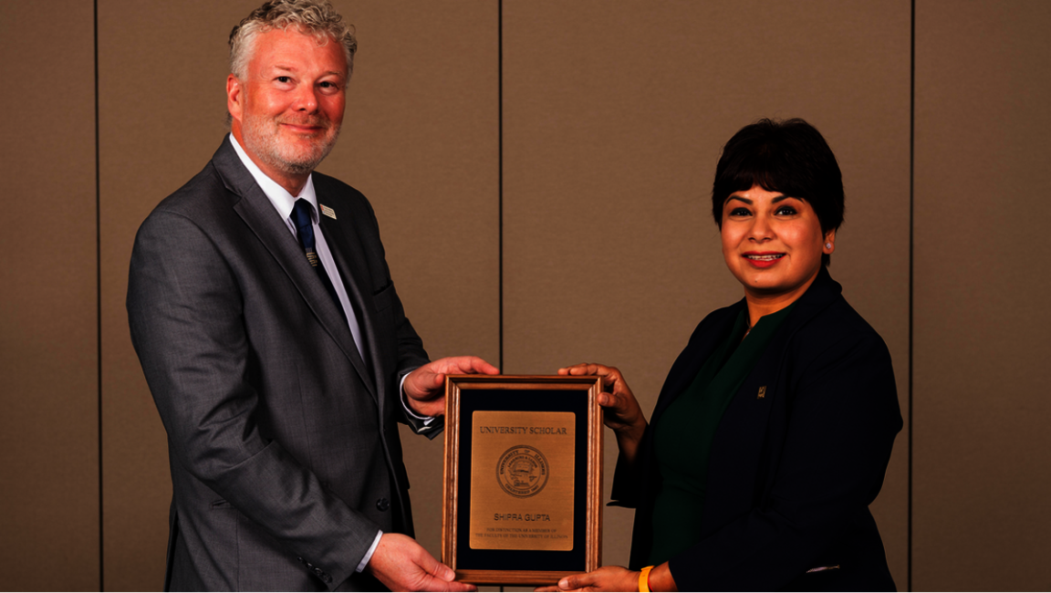 Professor Shipra Gupta receiving the 2023 University Scholar Award.