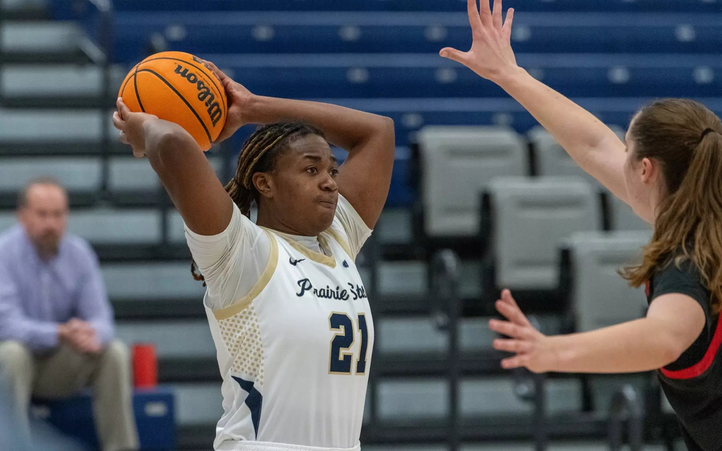 Alandyn Simmons playing basketball