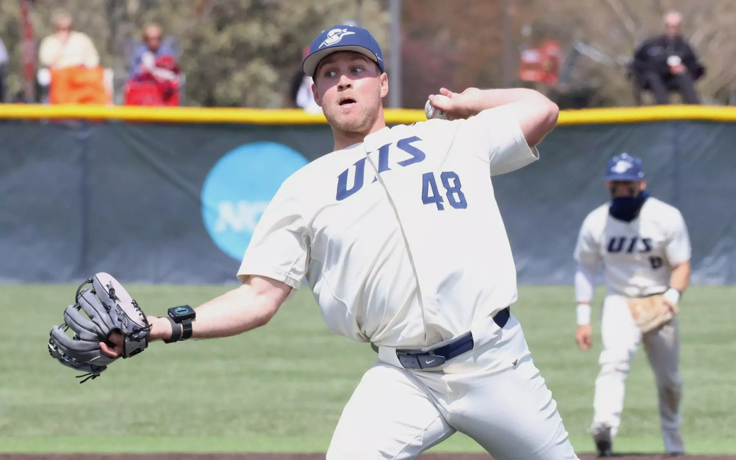 Quinn Hoftender pitching