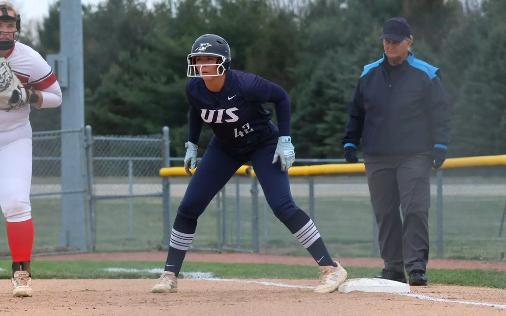 Taylor Zawacki on first base