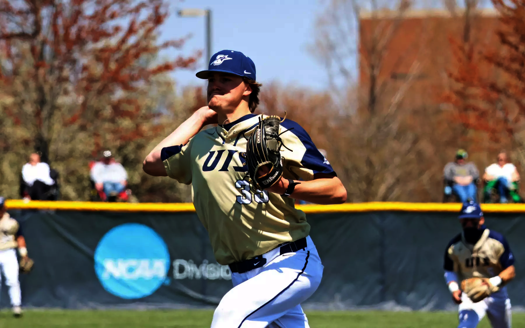Ben Benoit pitching