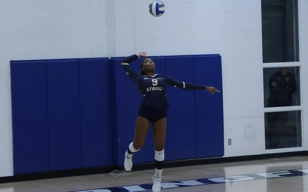 Erica Sledge serving