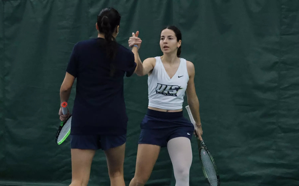 Carmen Llopis Fabra and Cristine Mendoza in doubles play