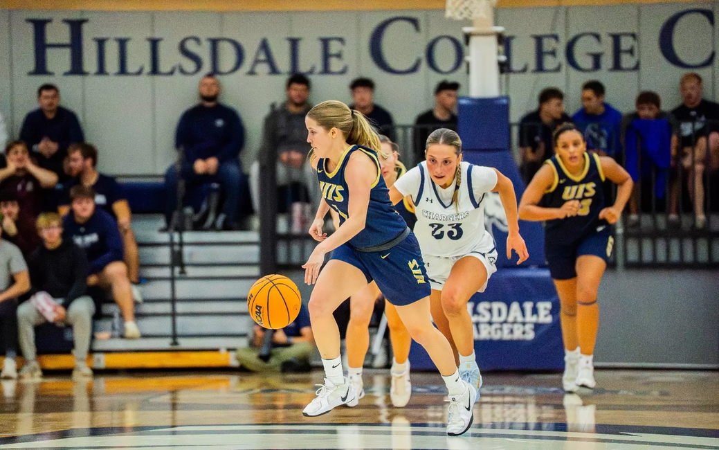 Brynn Tabeling playing basketball