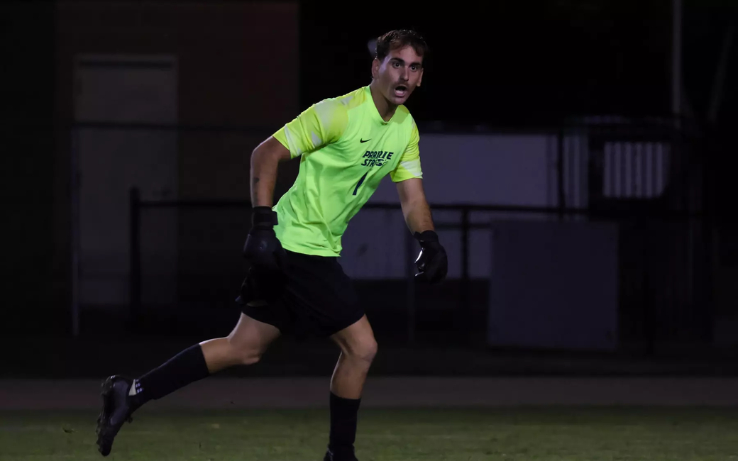 Edoardo Pinna as goalkeeper for UIS men's soccer