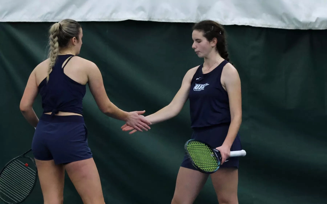 Niamh Grogan and Ema Norma Bordean high five