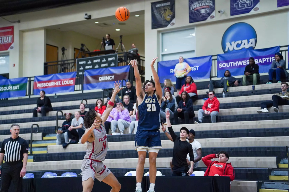 Evan Altman shooting the basketball
