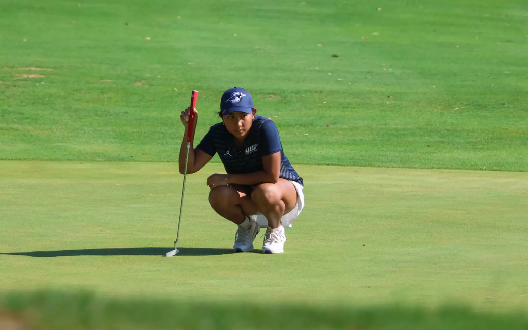 Fizreen Ahmadfadzir prepares to putt