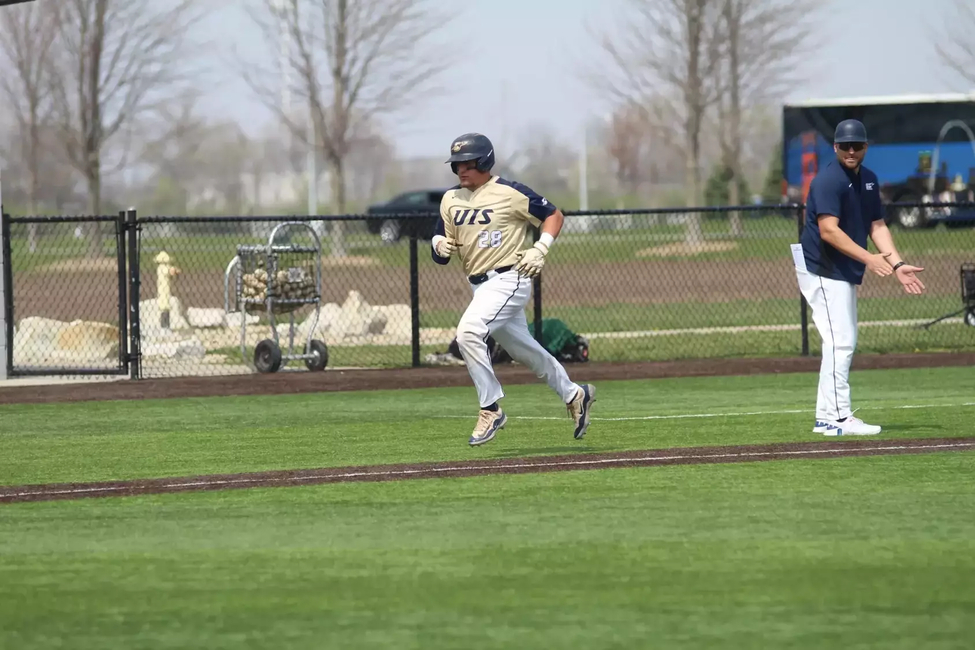 Ivan Dahlberg running to home plate