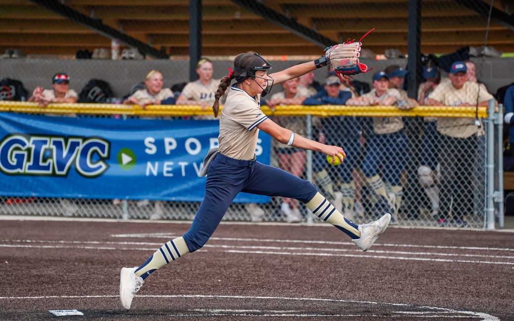 Rosie Bartletti pitching