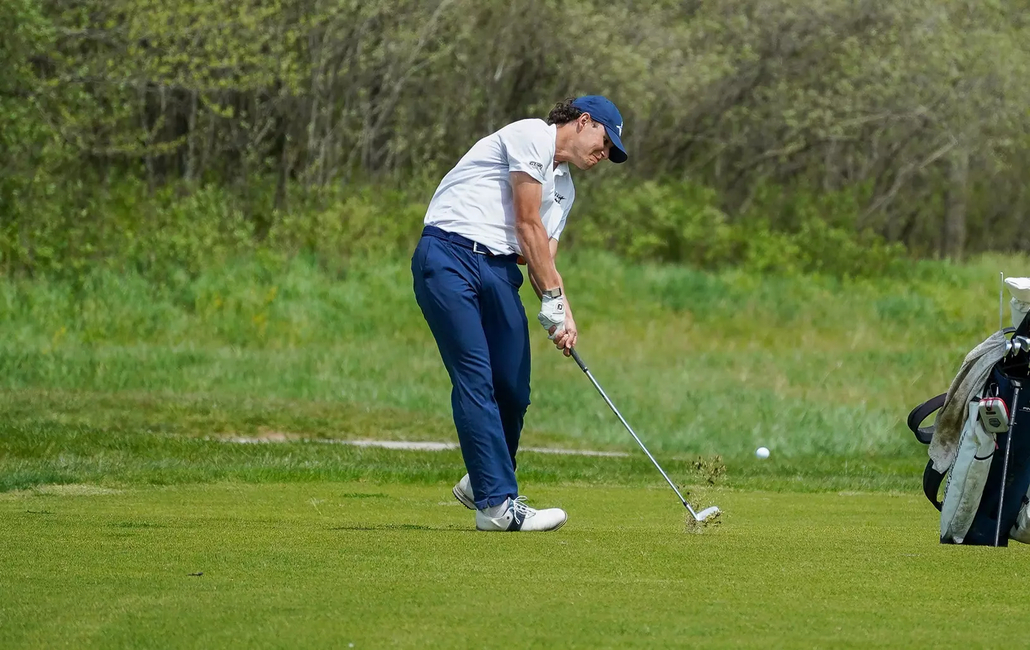 Julien Babineau golfing