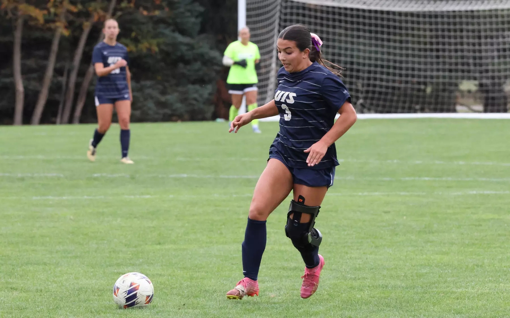 Reese Lowery playing soccer in blue UIS uniform