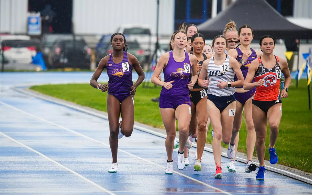 Josslyn Gaona running outdoor track
