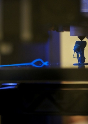 3D printer printing with blue filament