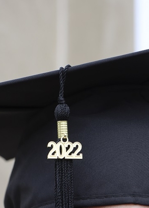 Photo of a black graduation cap with a "2022" tassle