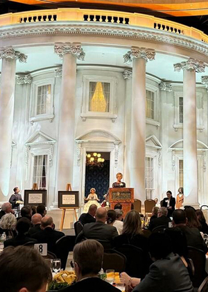 Chancellor Gooch speaks in front of a replica of the White House.