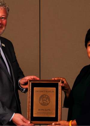Professor Shipra Gupta receiving the 2023 University Scholar Award.