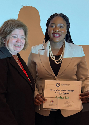 Aisha Katsina Isa receiving the Emerging Public Health Leader Award at the Illinois Public Health Association Conference.