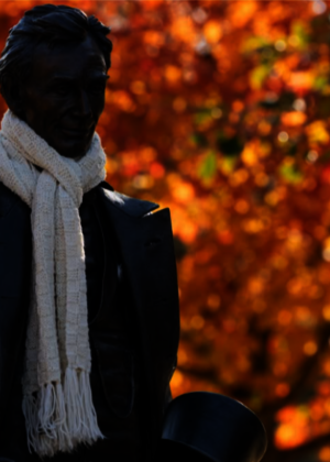 abraham lincoln statue wearing a scarf