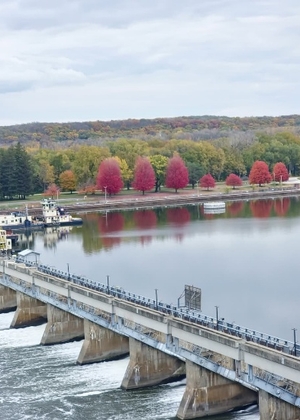 Bridge crossing over the Illinois River at Starved Rock State Park