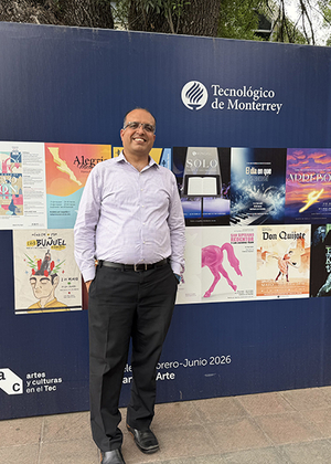 Man standing in front of a poster display at Tecnológico de Monterrey.