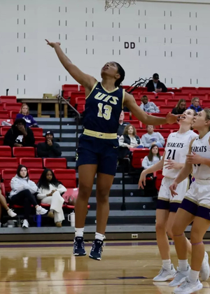 Emari Doby layup