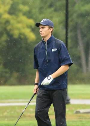 Vilgot Arlebach golfing in rain