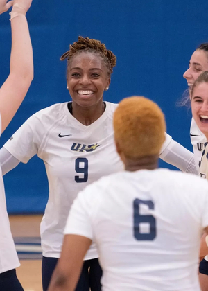 UIS Volleyball Team Huddle
