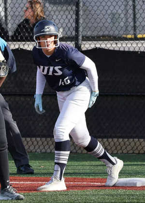 Taylor Zawacki on base