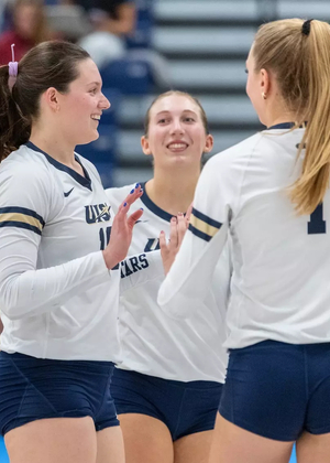 Makenna Cox #19. Volleyball vs. Upper Iowa University Friday, November 7, 2025.