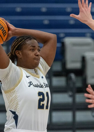 Alandyn Simmons playing basketball