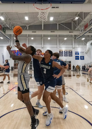 Jorden Williams playing basketball at UIS