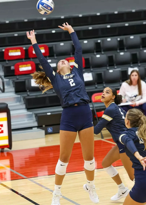 Madi Siefken, UIS volleyball setter in action