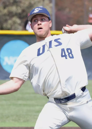 Quinn Hoftender pitching