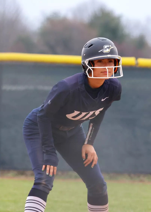 Malia Bender baserunning