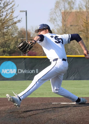 Ben Benoit pitching