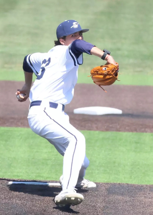 Kannon Walker pitching
