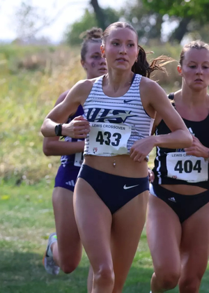 Madelyn Miller racing cross country