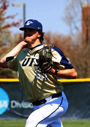 Ben Benoit pitching