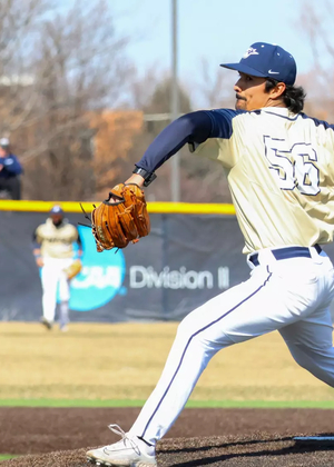 Esteban Hernandez pitching
