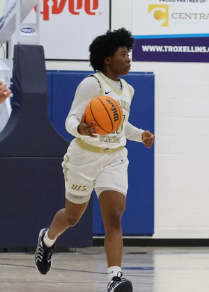 Saharra Murphy playing basketball
