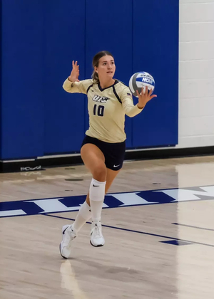 Alexis Schwartz Serving