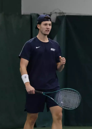 Lukas Pieringer playing tennis