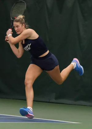 Niamh Grogan playing tennis