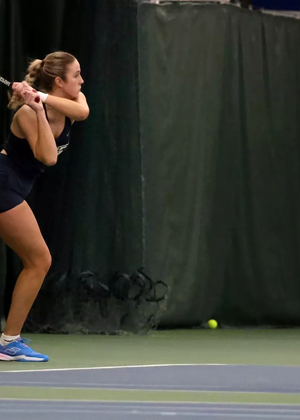 Niamh Grogan playing singles