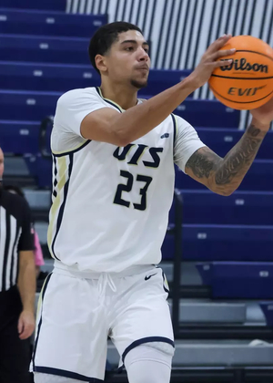 Tye Banks playing basketball