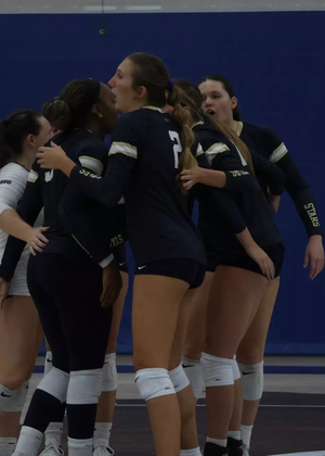 UIS Volleyball team in huddle
